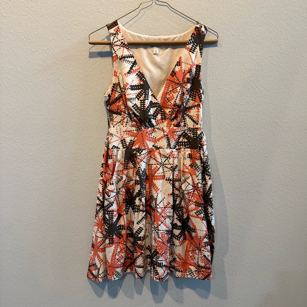Banana Republic Sleeveless V-Neck Printed Mini Dress in Cream, Orange & Black